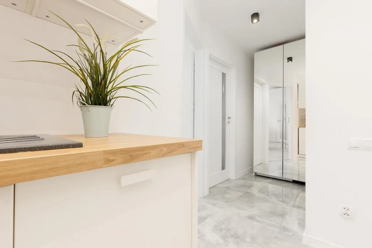 Warsaw Centre Saski Garden Apartment By Noclegi Renters