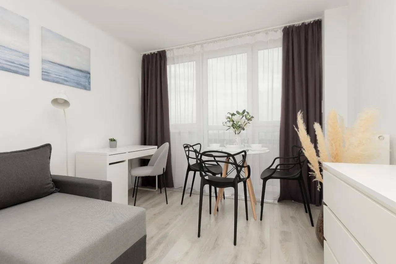 Warsaw Centre Saski Garden Apartment By Noclegi Renters