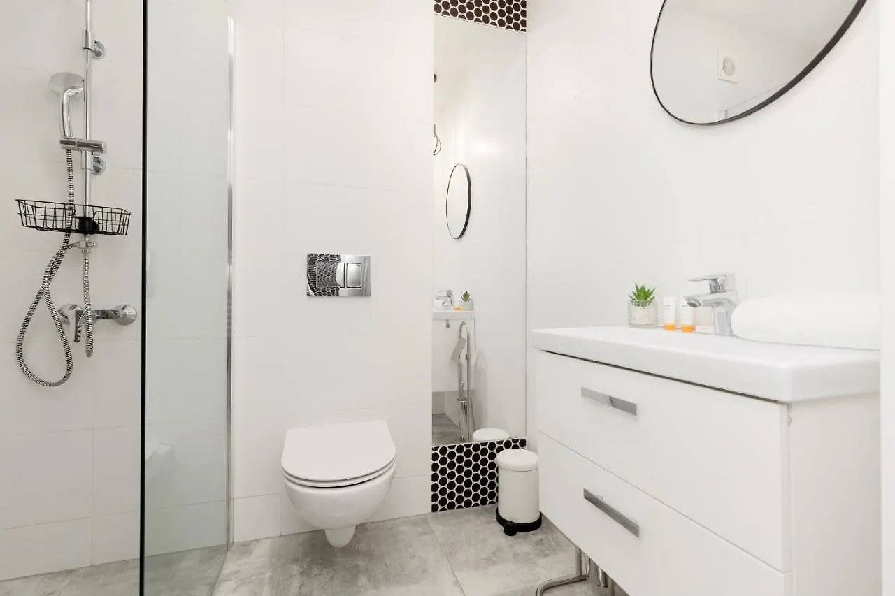Warsaw Centre Saski Garden Apartment By Noclegi Renters