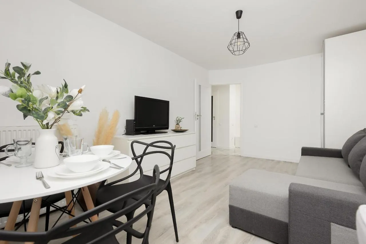 Warsaw Centre Saski Garden Apartment By Noclegi Renters