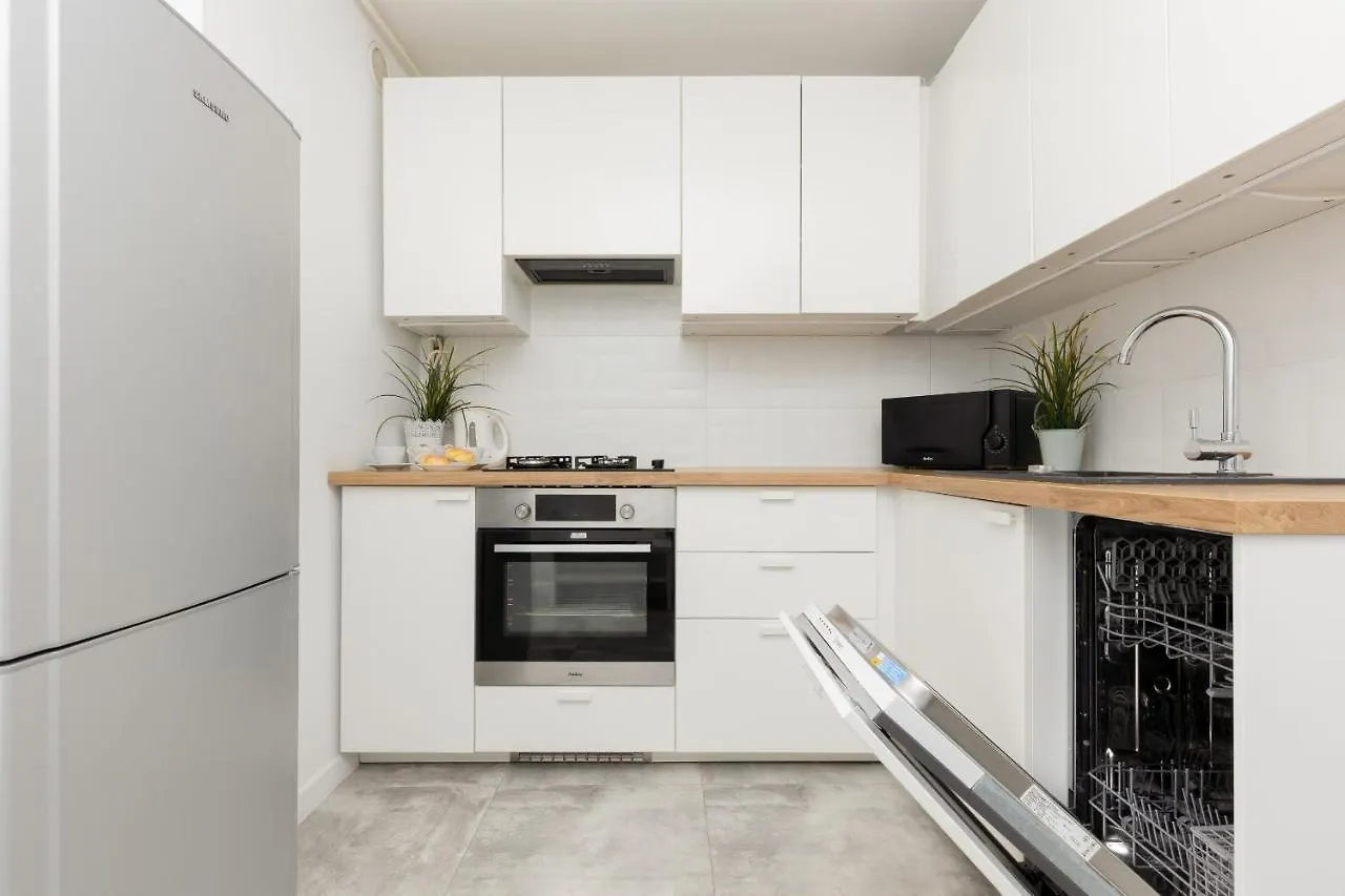 Warsaw Centre Saski Garden Apartment By Noclegi Renters